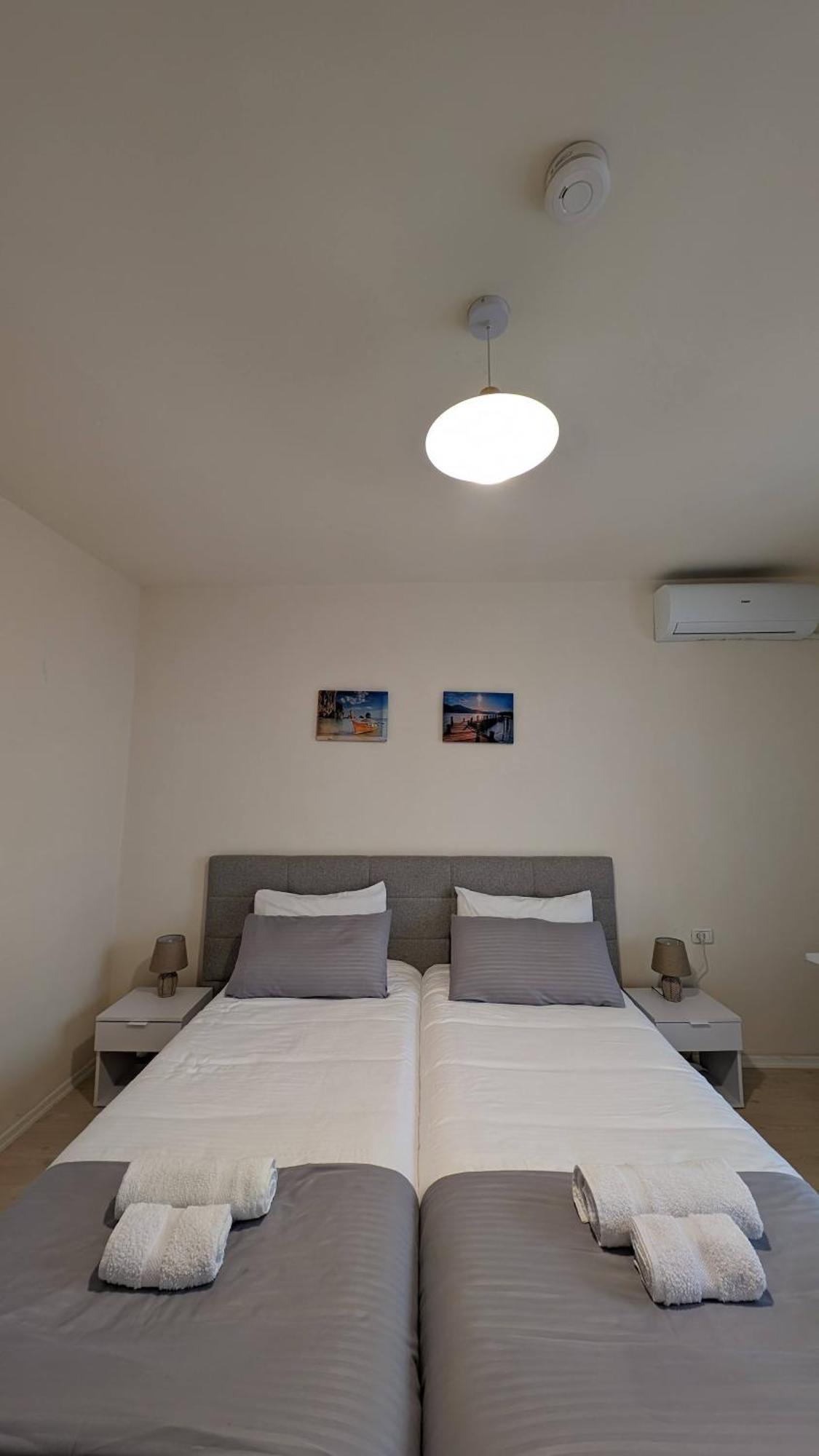Modern Cozy Apartment 10 Min Walk To Skanderbeg Square Tirana Bagian luar foto