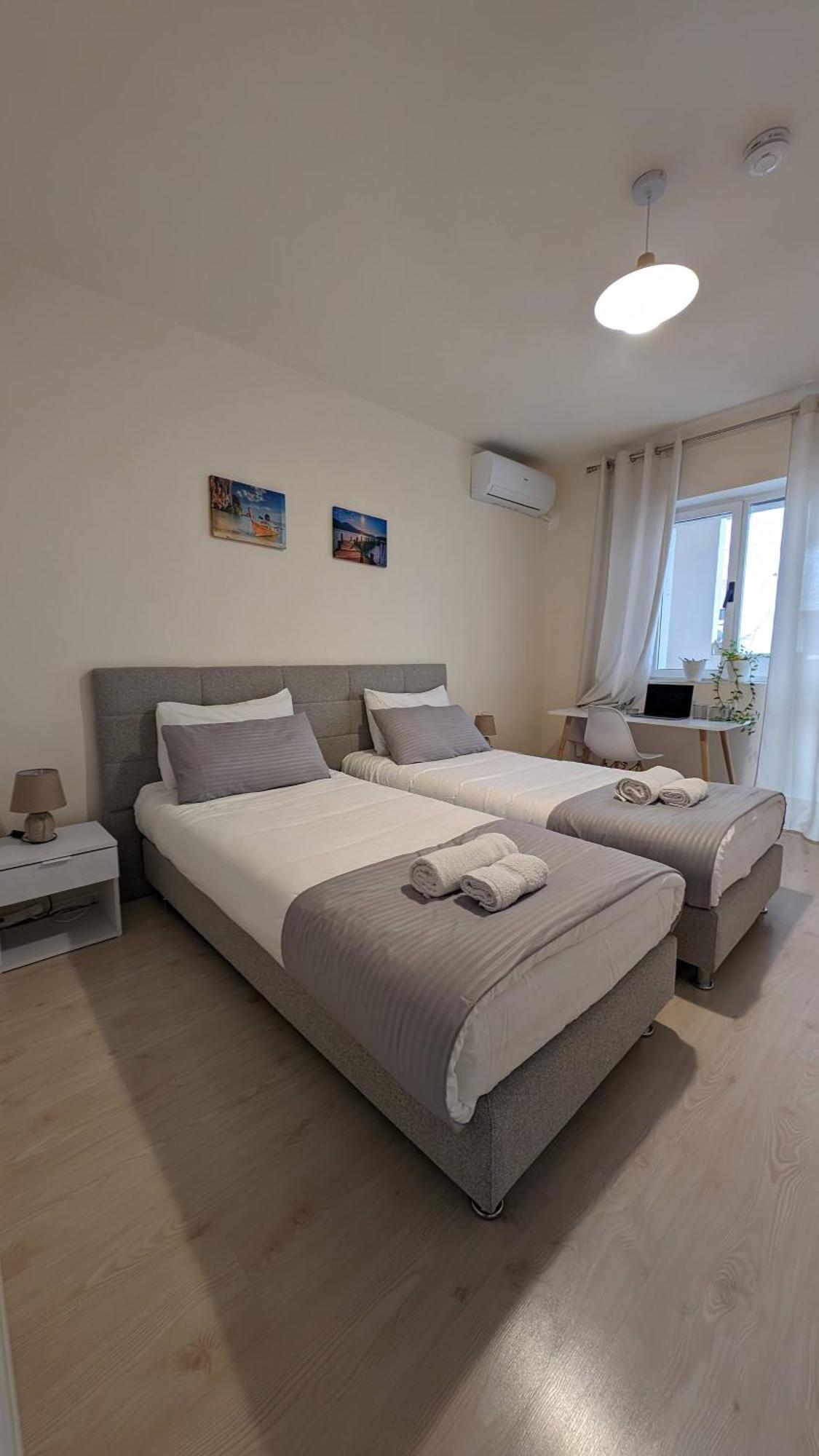 Modern Cozy Apartment 10 Min Walk To Skanderbeg Square Tirana Bagian luar foto