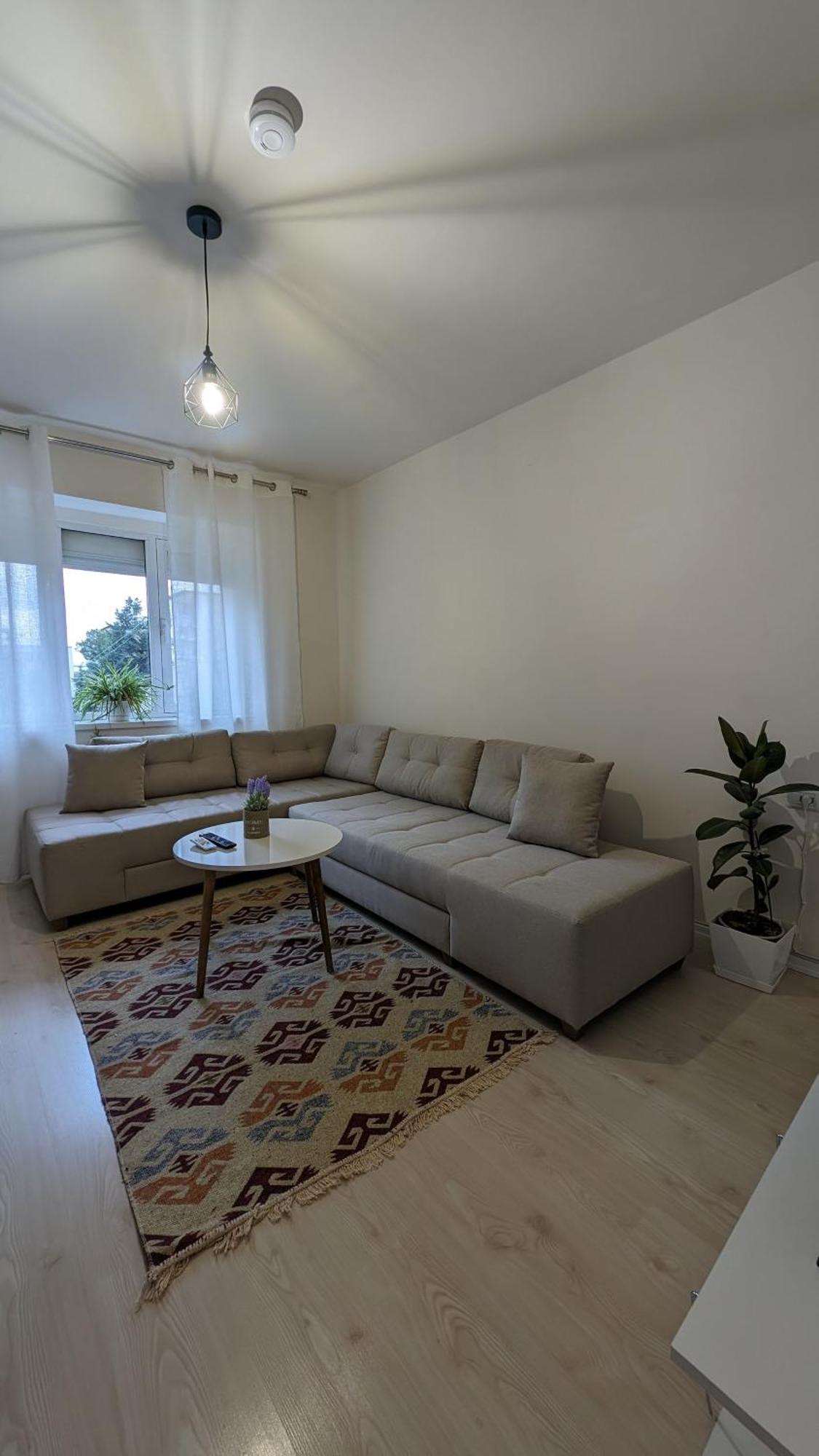 Modern Cozy Apartment 10 Min Walk To Skanderbeg Square Tirana Bagian luar foto