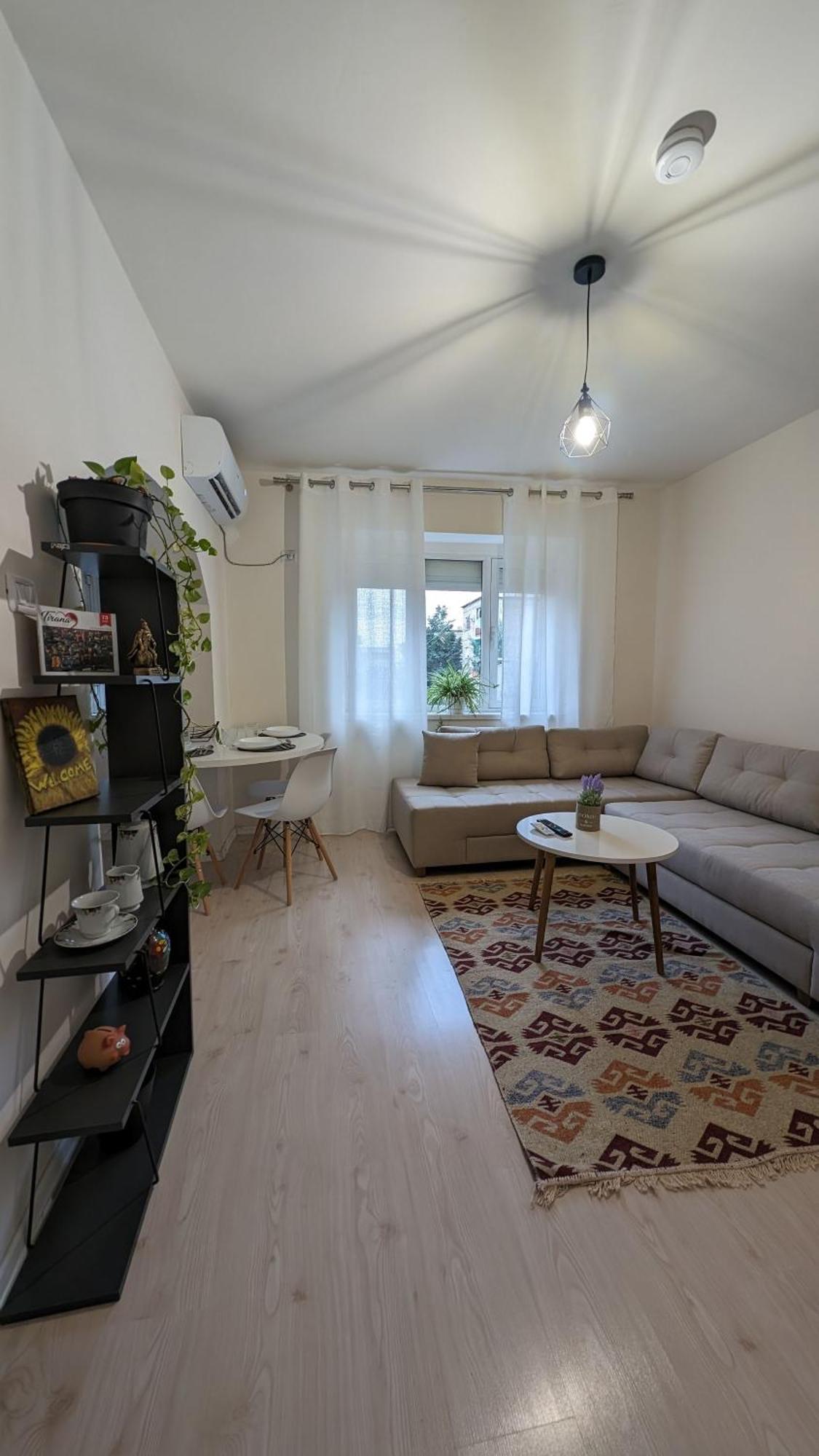 Modern Cozy Apartment 10 Min Walk To Skanderbeg Square Tirana Bagian luar foto