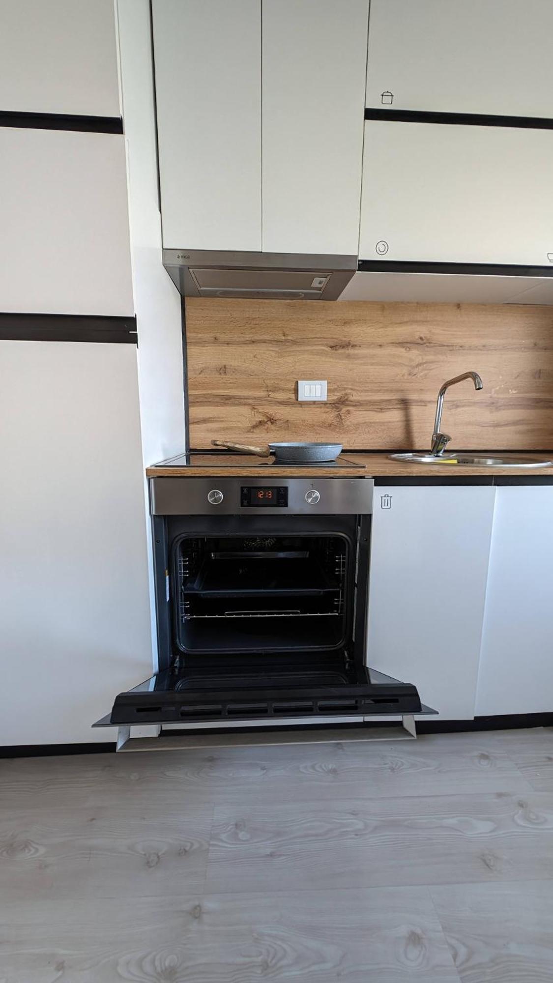Modern Cozy Apartment 10 Min Walk To Skanderbeg Square Tirana Bagian luar foto